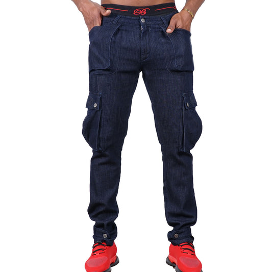 Jeans with functional pockets and a dark navy dye